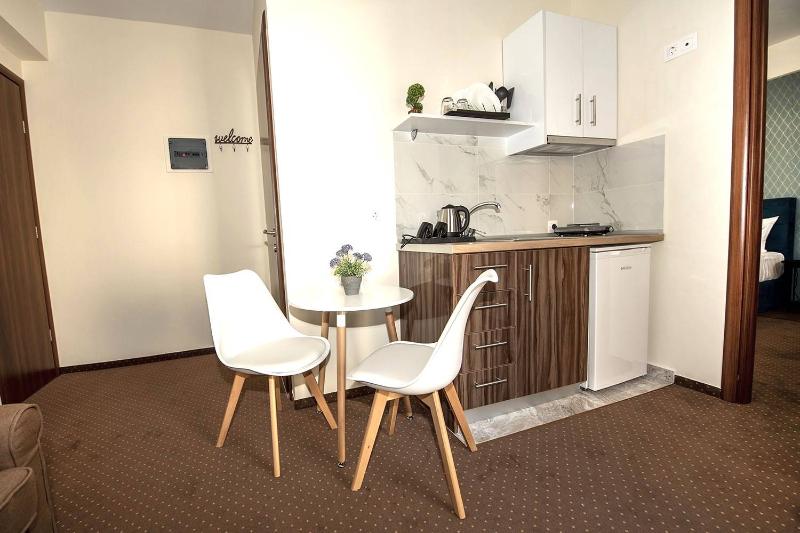 City Plaza Apartments & Rooms image