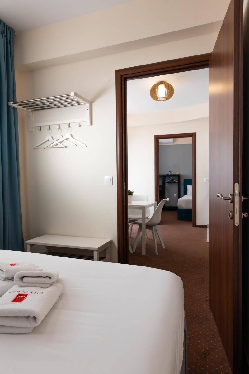 City Plaza Apartments & Rooms image