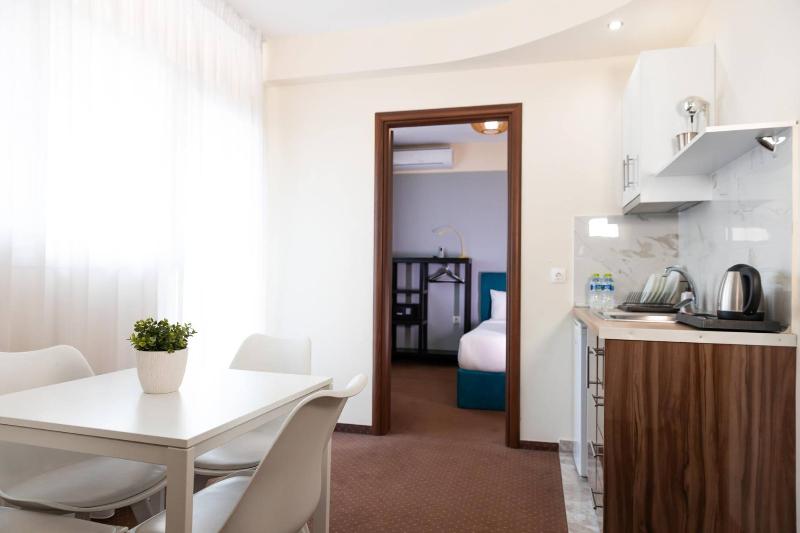 City Plaza Apartments & Rooms image