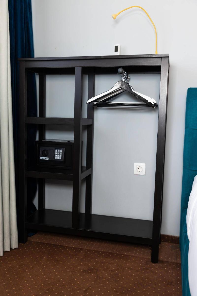 City Plaza Apartments & Rooms image