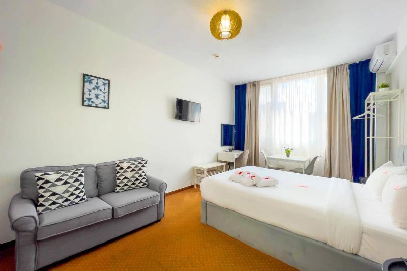 City Plaza Apartments & Rooms image