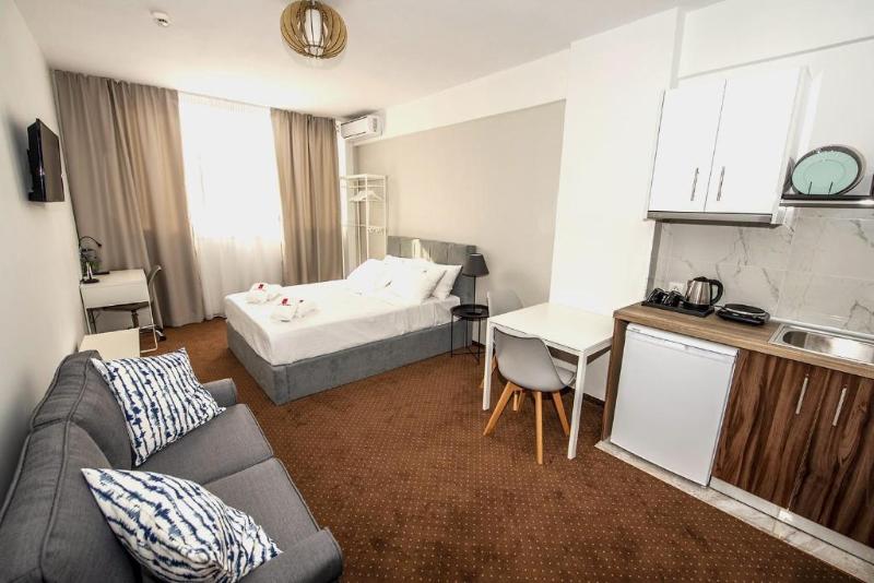 City Plaza Apartments & Rooms image