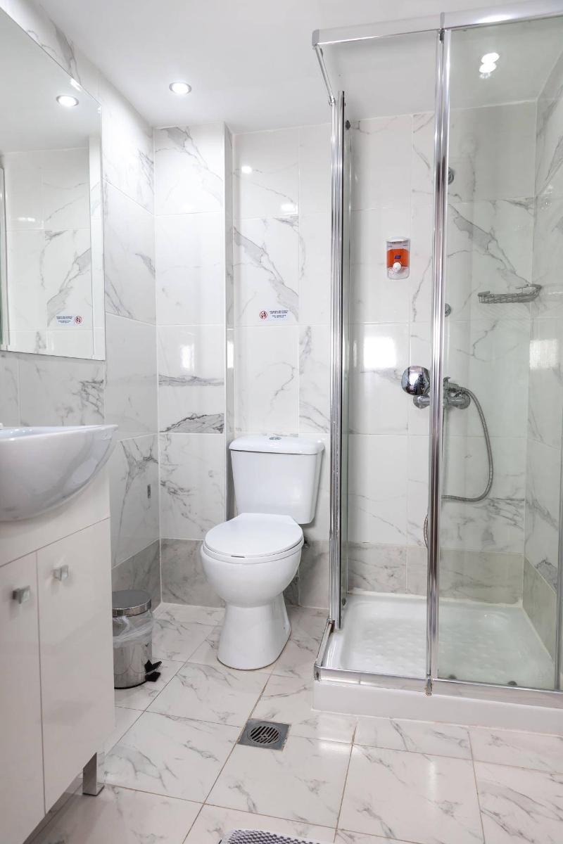 City Plaza Apartments & Rooms image