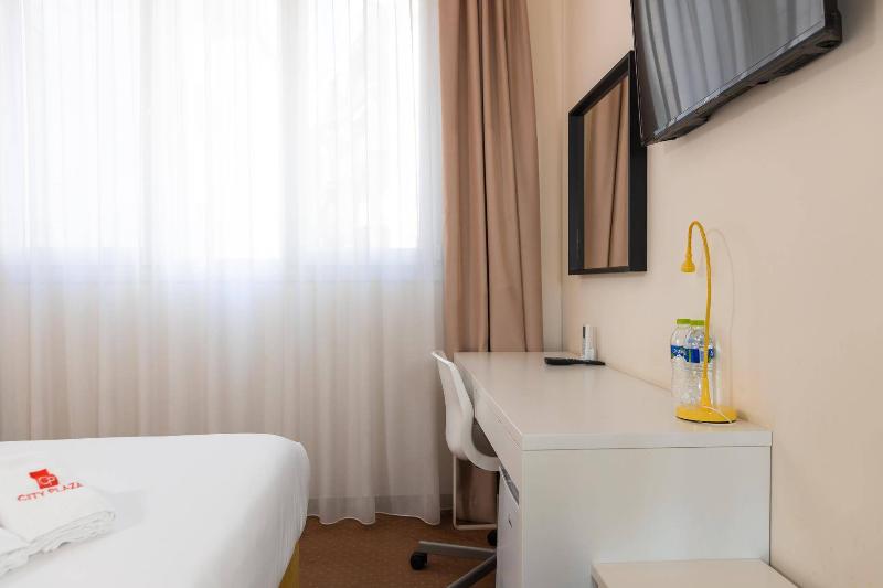 City Plaza Apartments & Rooms image
