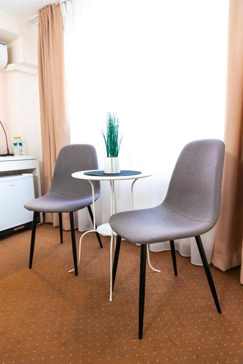 City Plaza Apartments & Rooms image