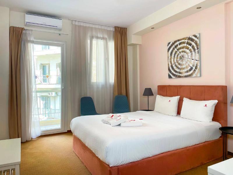 City Plaza Apartments & Rooms image
