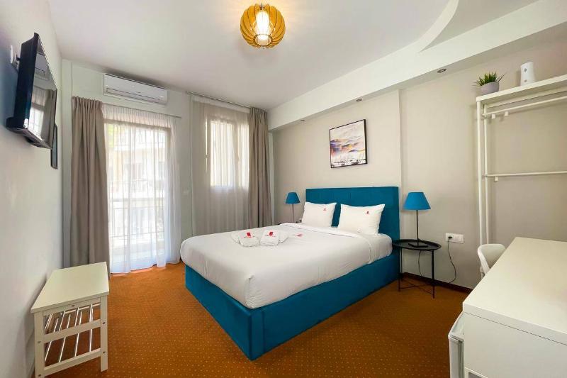 City Plaza Apartments & Rooms image
