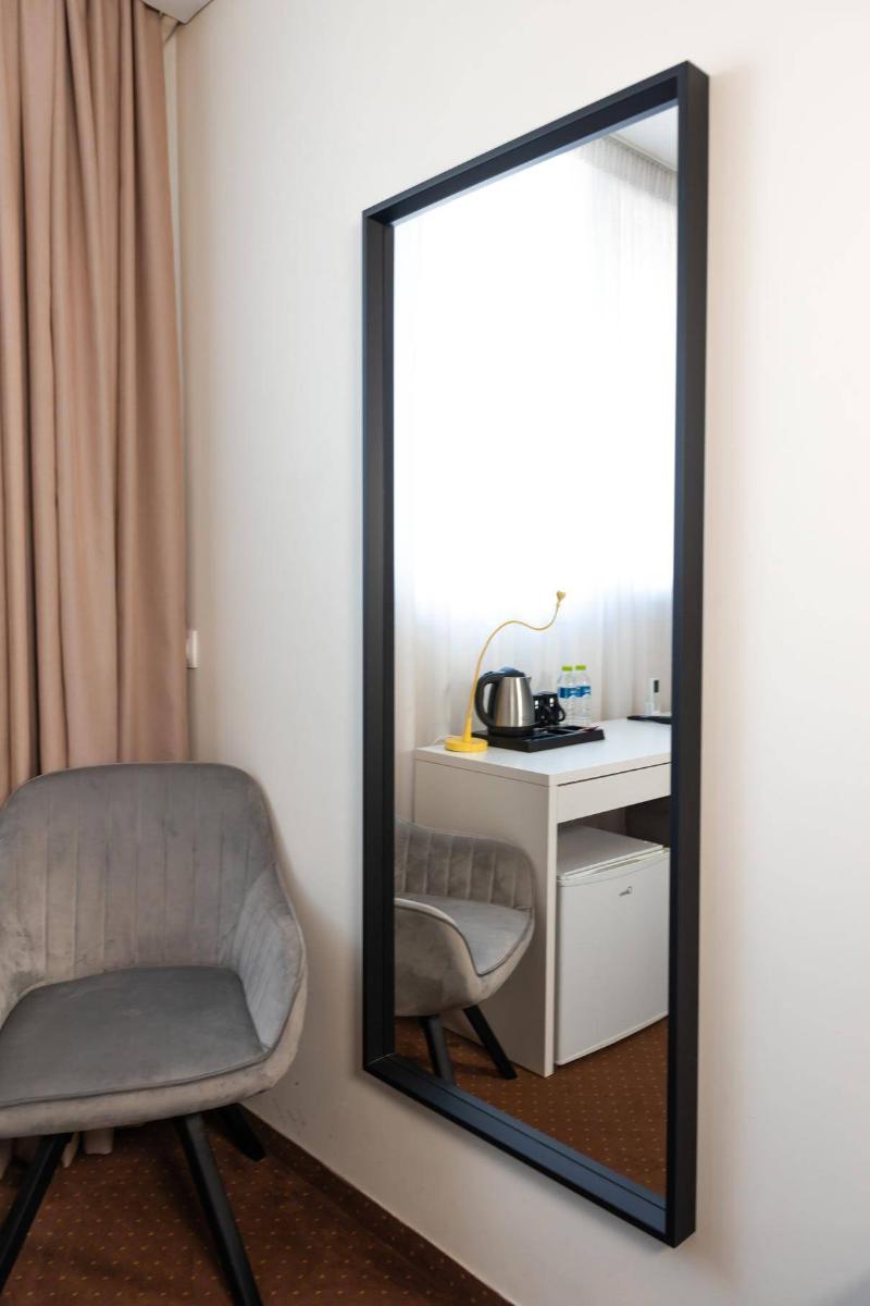 City Plaza Apartments & Rooms image