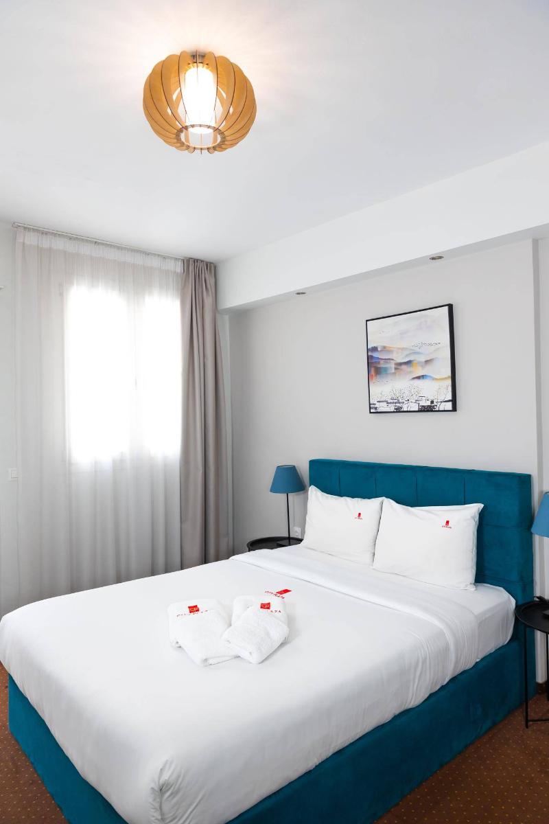 City Plaza Apartments & Rooms image