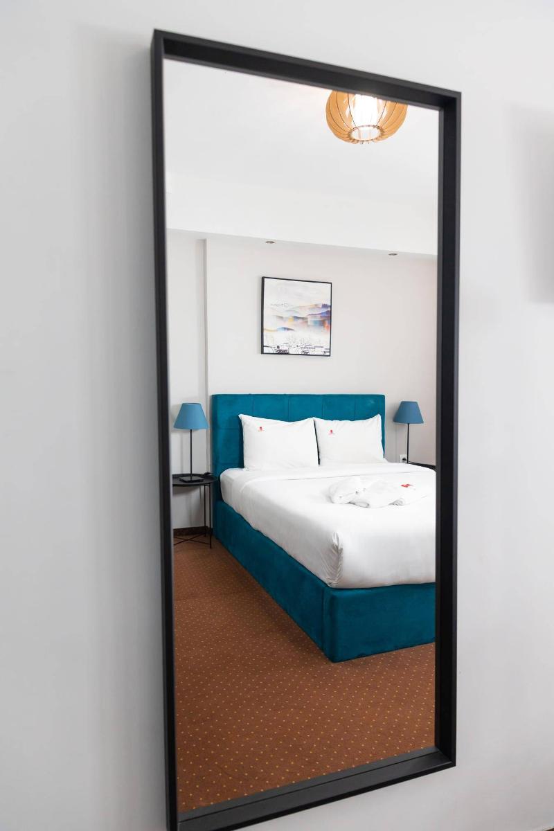 City Plaza Apartments & Rooms image