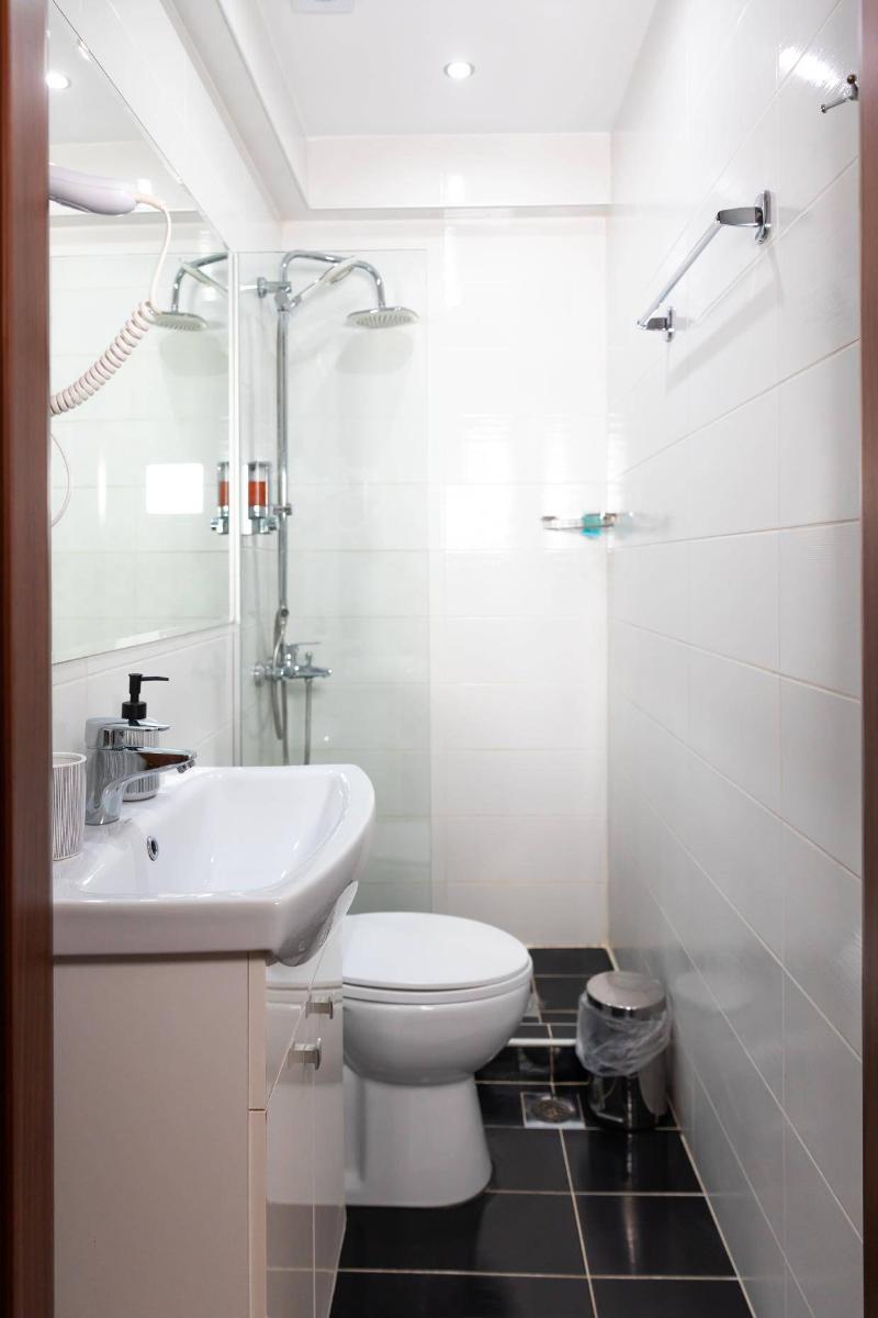 City Plaza Apartments & Rooms image