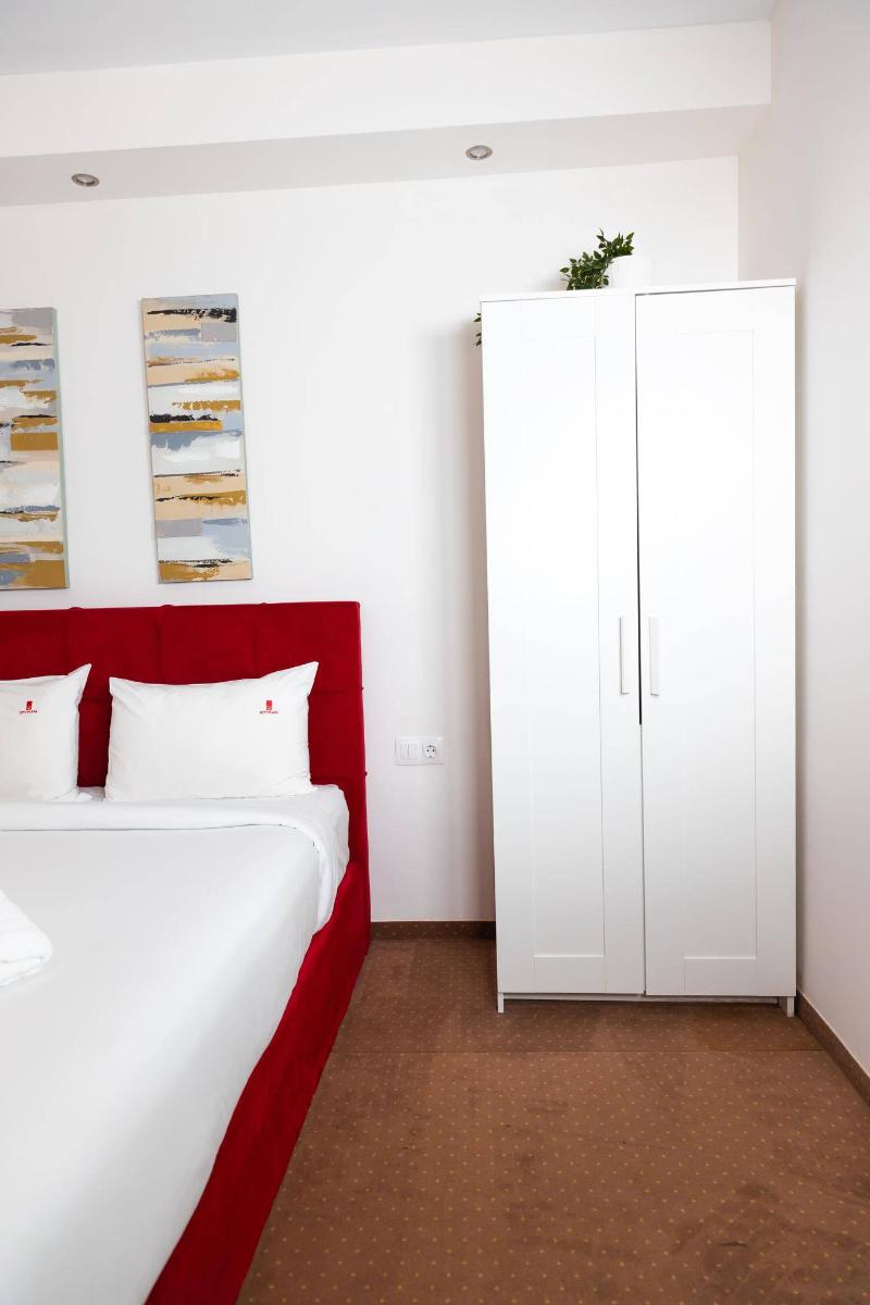 City Plaza Apartments & Rooms image