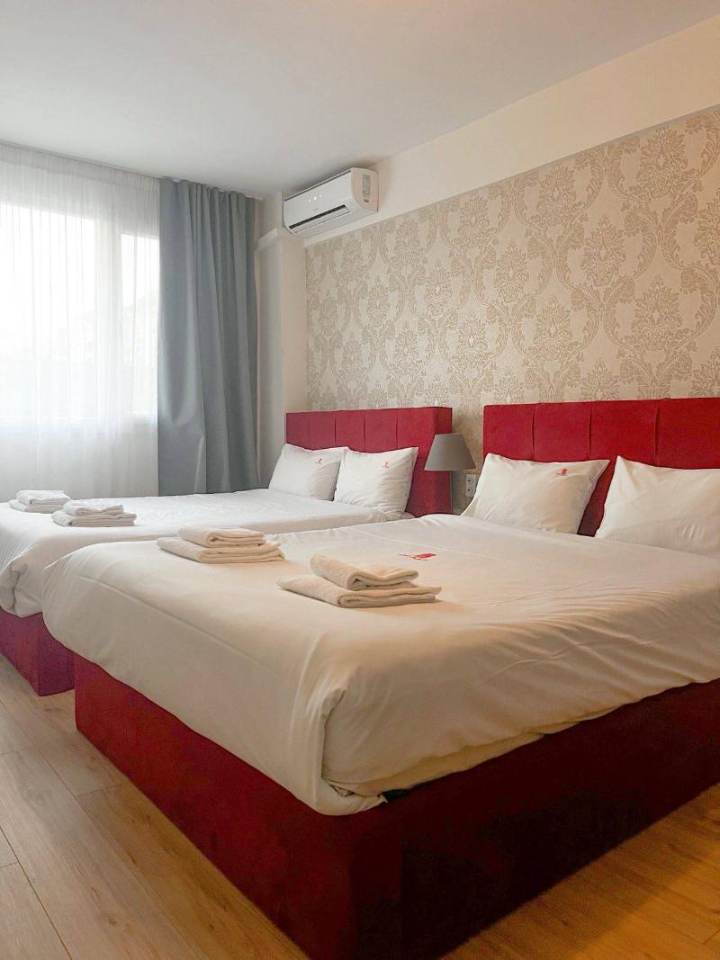 City Plaza Apartments & Rooms image