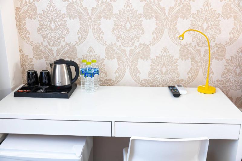 City Plaza Apartments & Rooms image