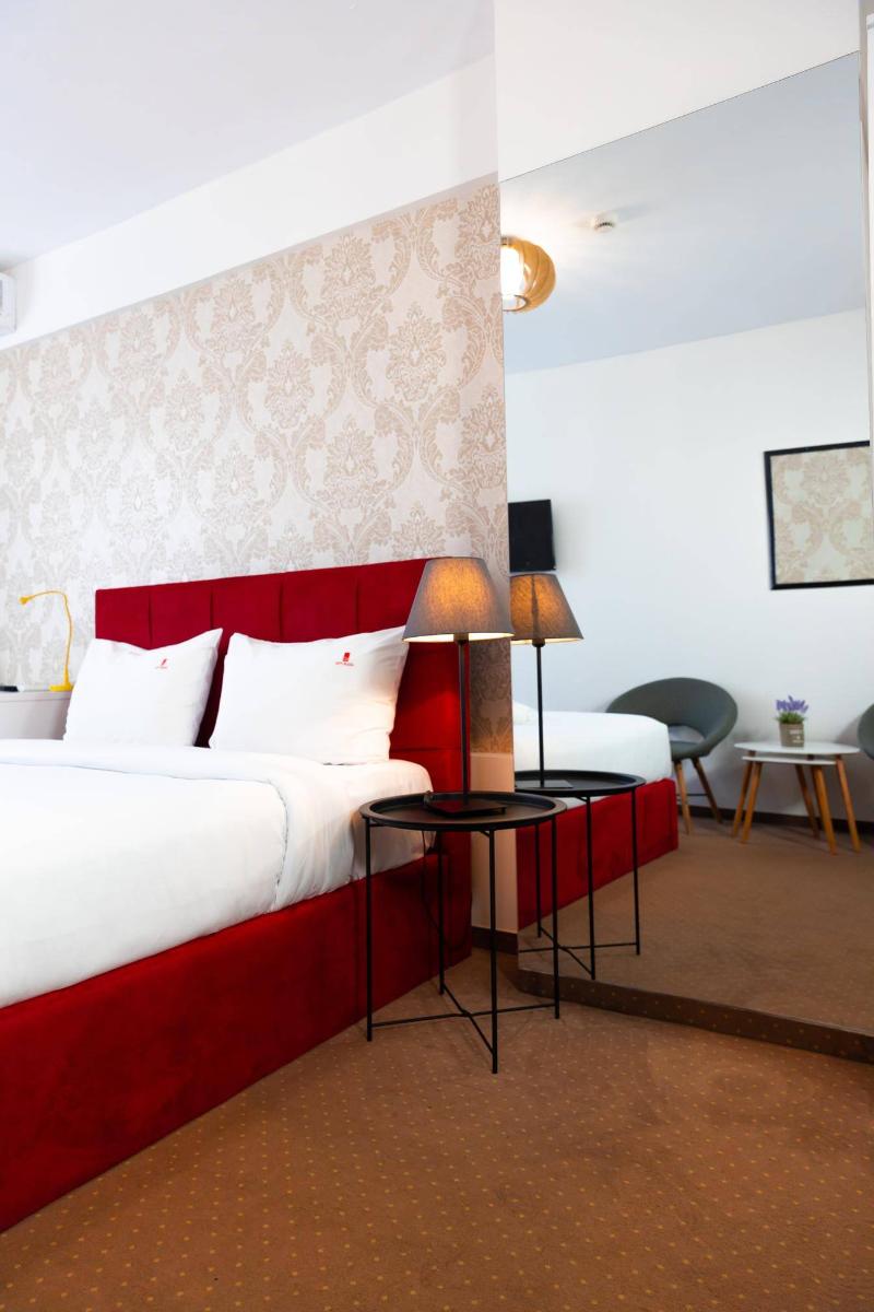 City Plaza Apartments & Rooms image
