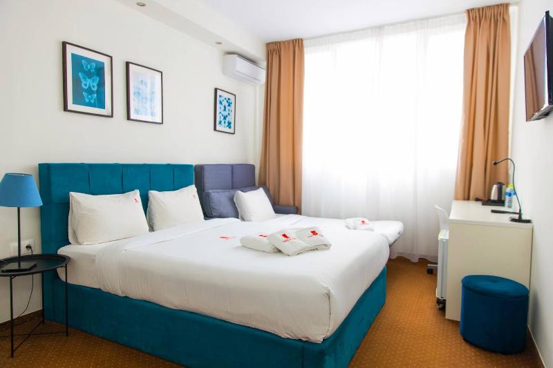 City Plaza Apartments & Rooms image