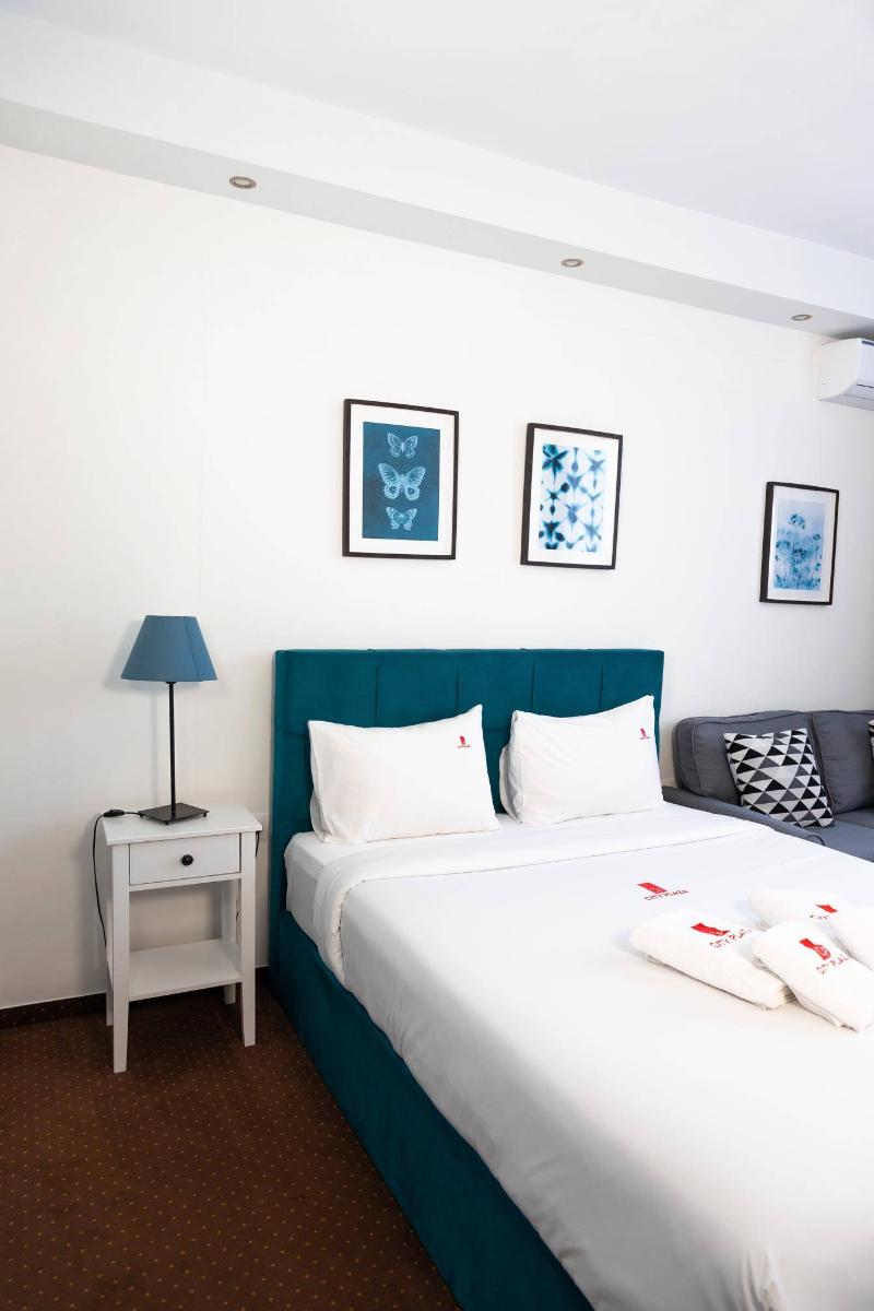City Plaza Apartments & Rooms image
