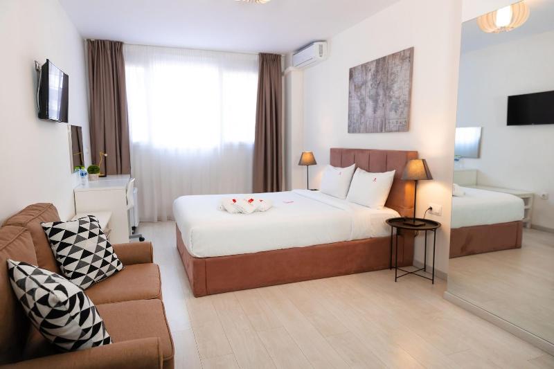 City Plaza Apartments & Rooms image