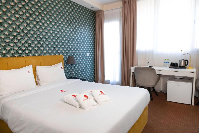 City Plaza Apartments & Rooms image