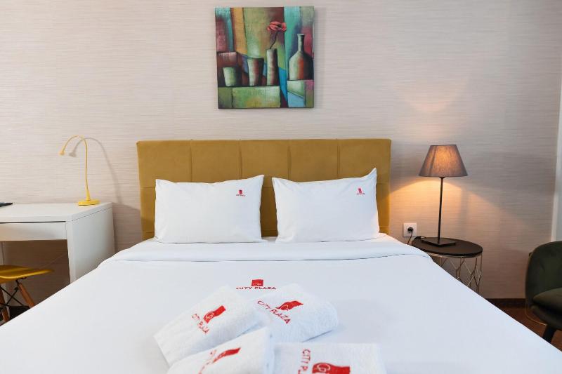 City Plaza Apartments & Rooms image