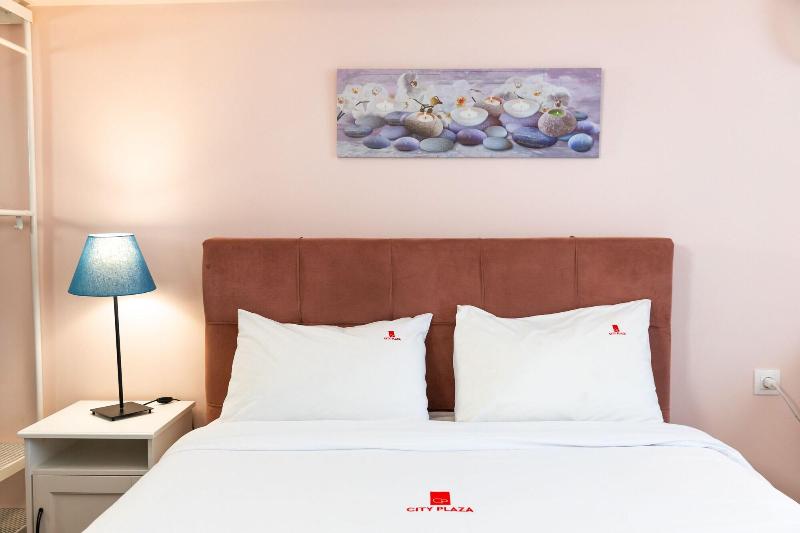 City Plaza Apartments & Rooms image
