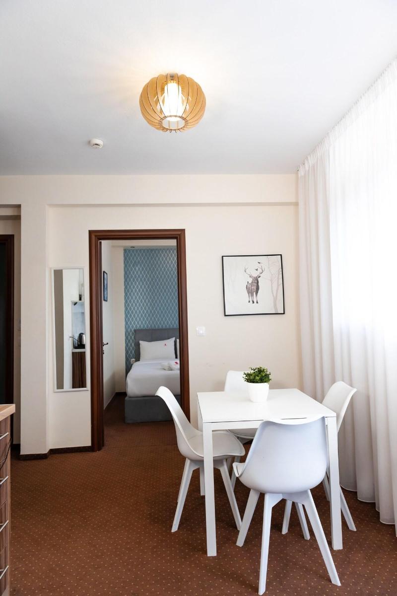 City Plaza Apartments & Rooms image