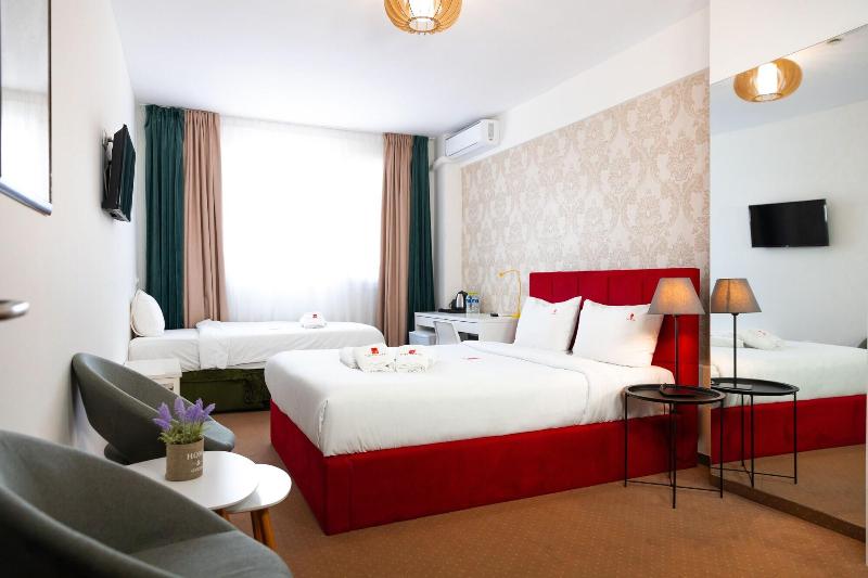 City Plaza Apartments & Rooms image