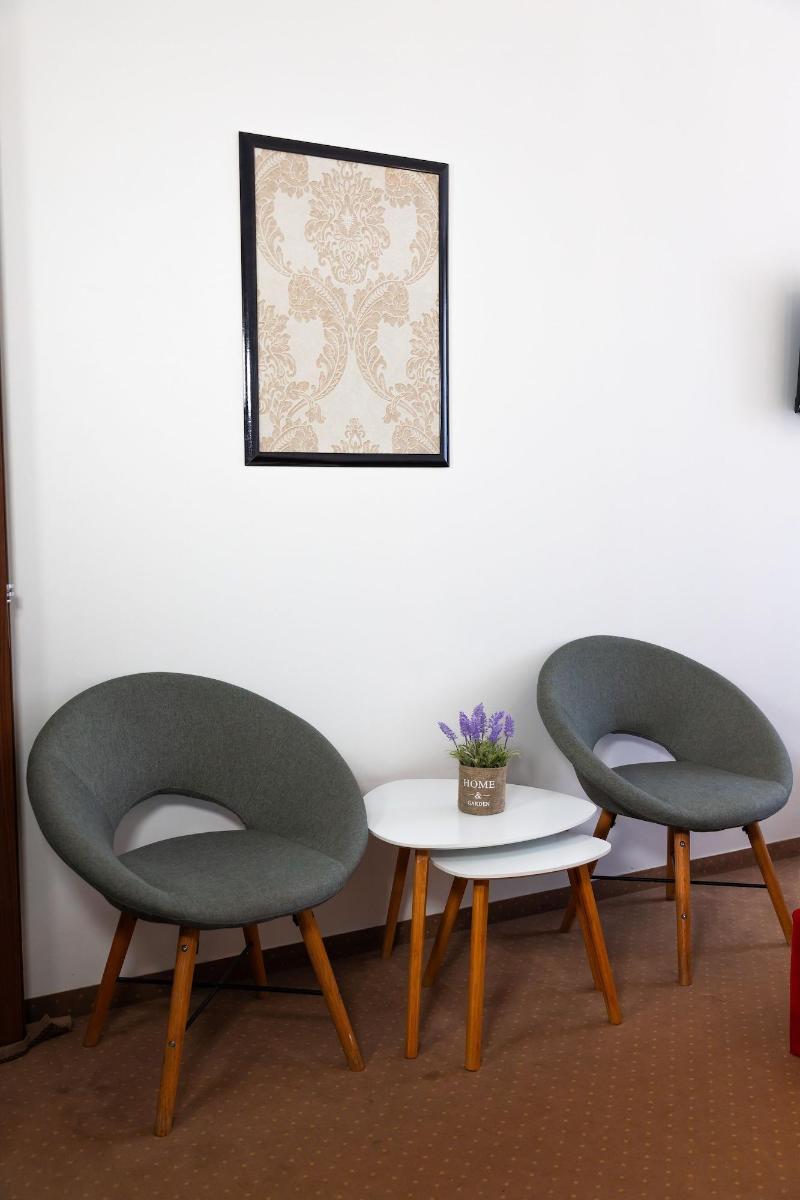 City Plaza Apartments & Rooms image