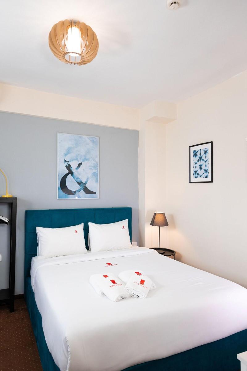 City Plaza Apartments & Rooms image