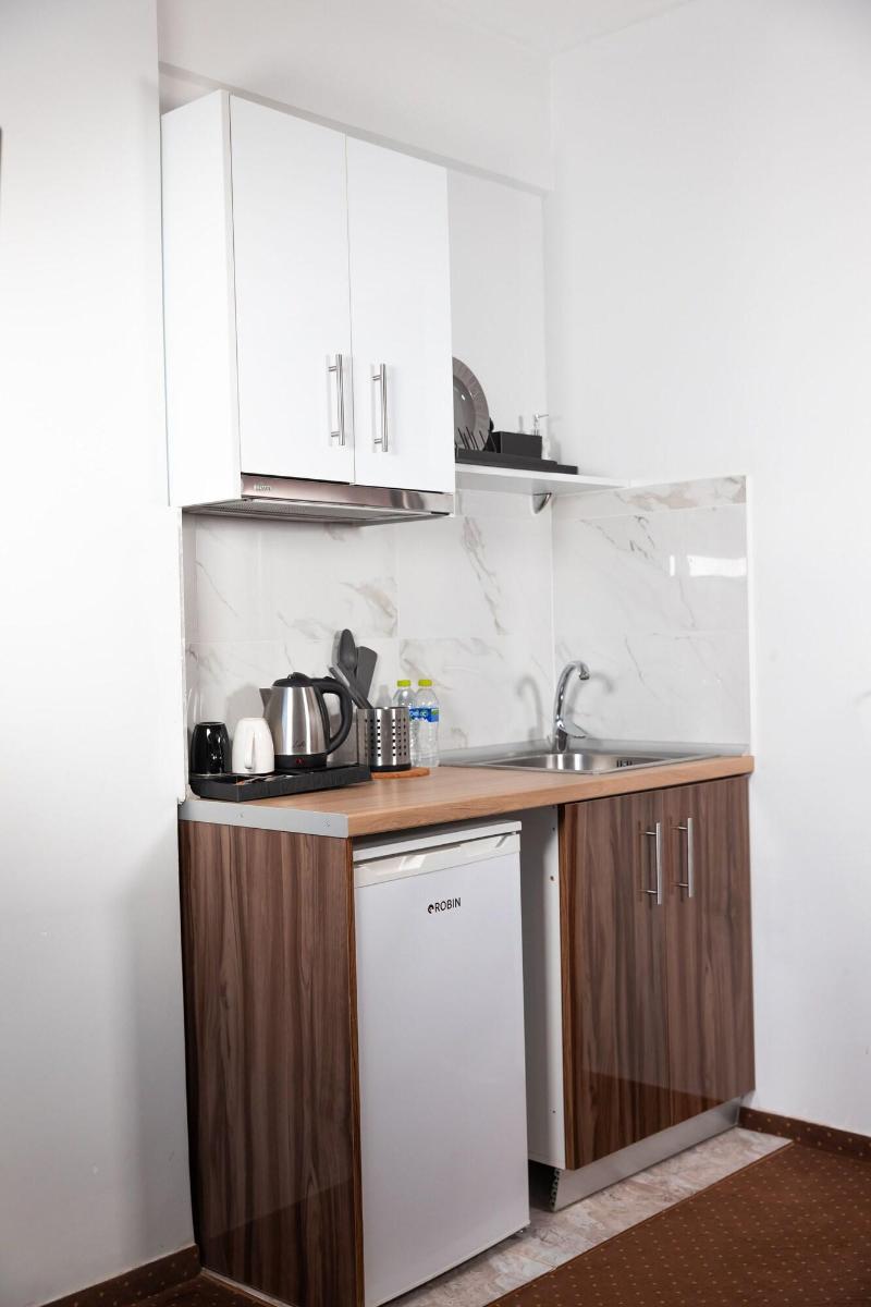 City Plaza Apartments & Rooms image