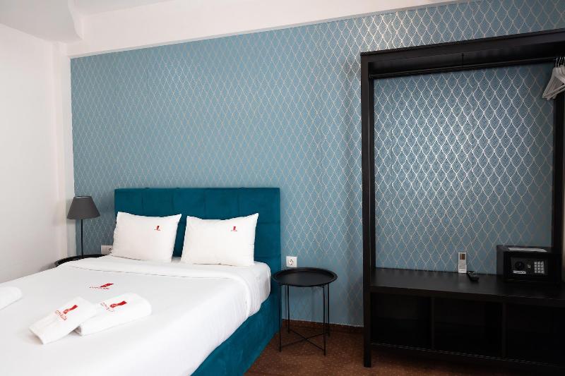 City Plaza Apartments & Rooms image