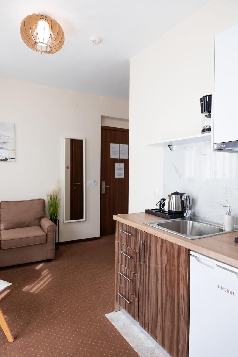 City Plaza Apartments & Rooms image