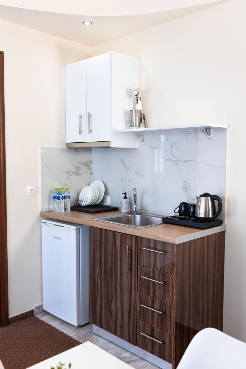 City Plaza Apartments & Rooms image