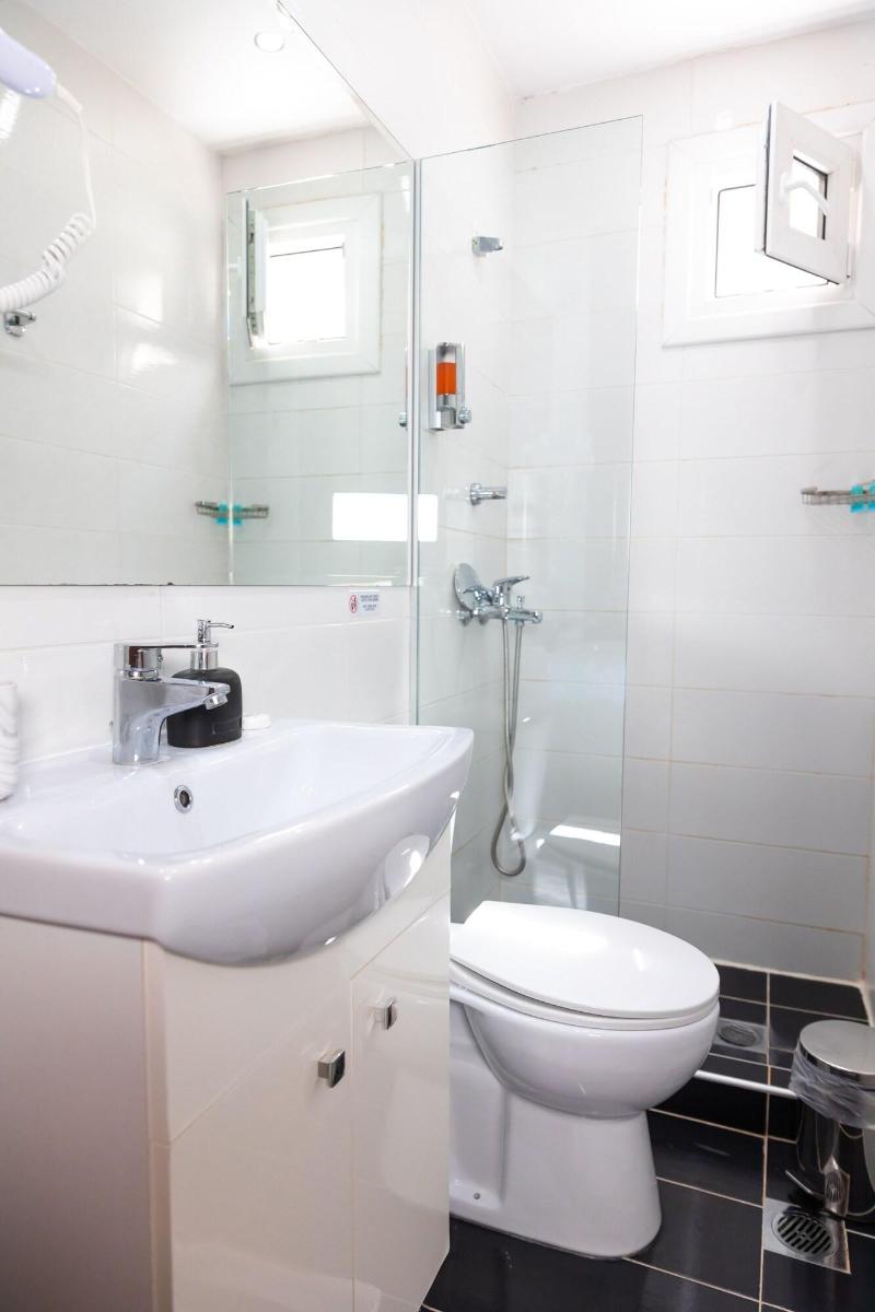 City Plaza Apartments & Rooms image