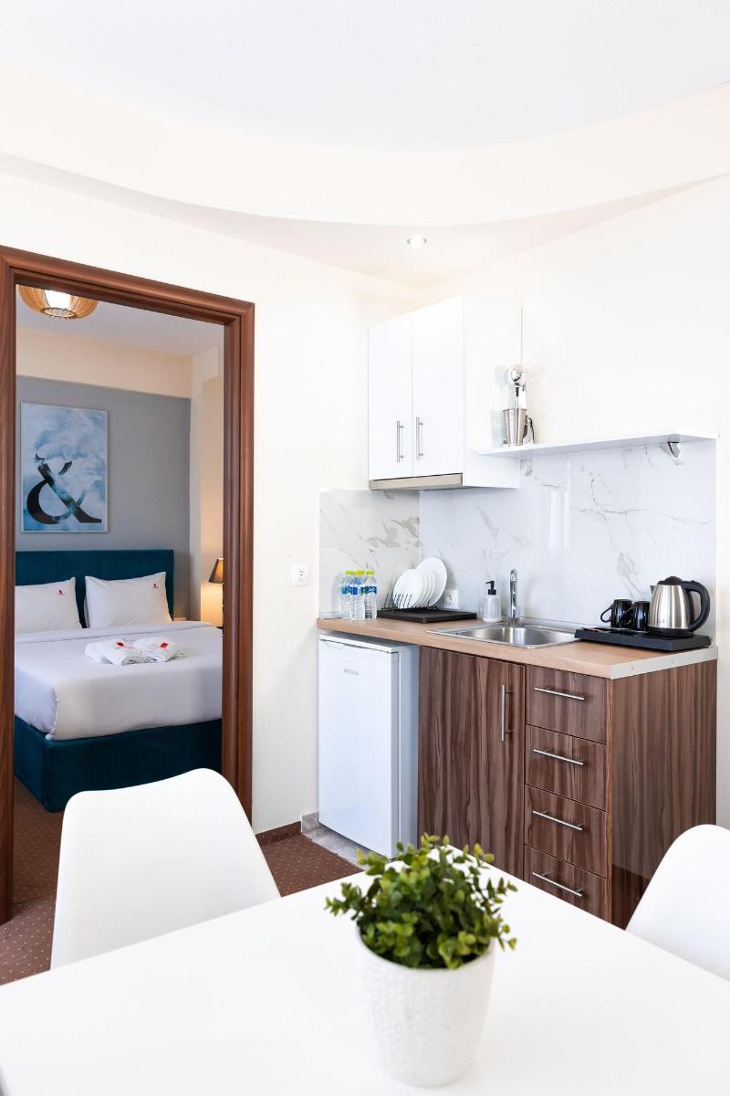 City Plaza Apartments & Rooms image