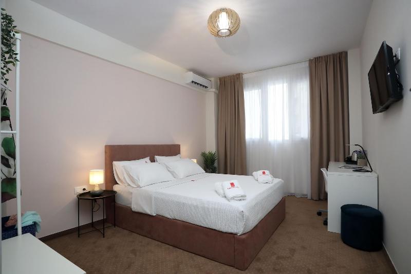 City Plaza Apartments & Rooms image