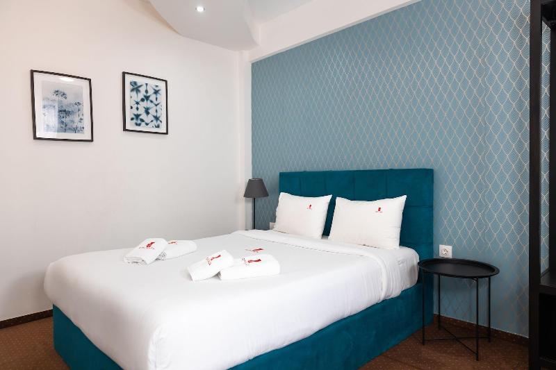 City Plaza Apartments & Rooms image