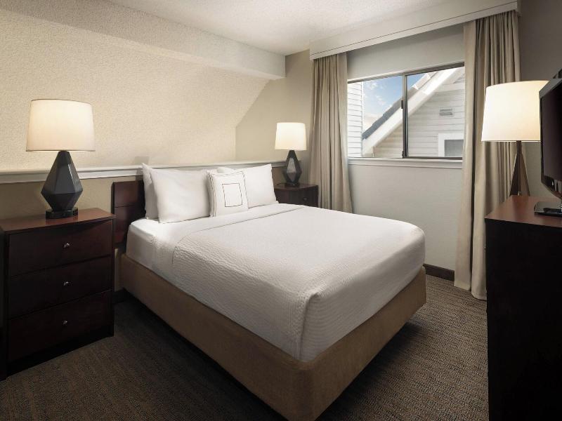 SUITE KING BED ONE BEDROOM — photo 12