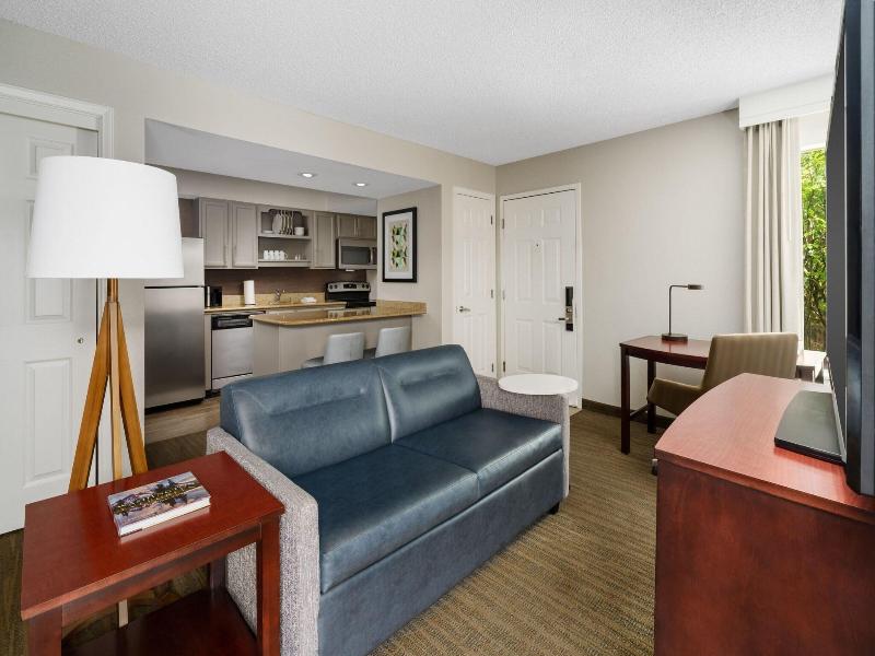 SUITE KING BED ONE BEDROOM — photo 10