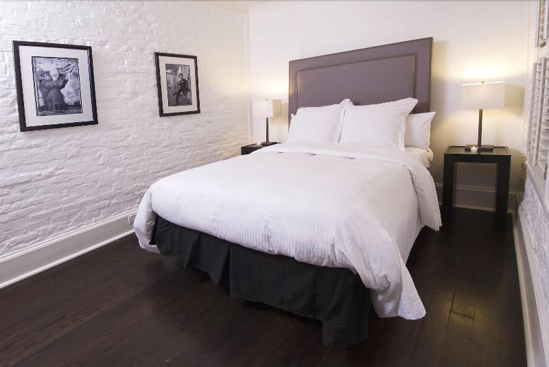 Hotel Royal image