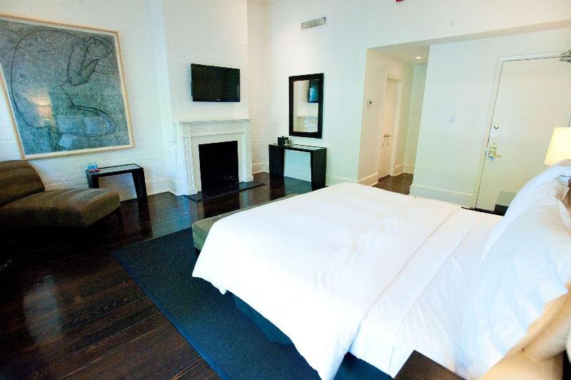 Hotel Royal image