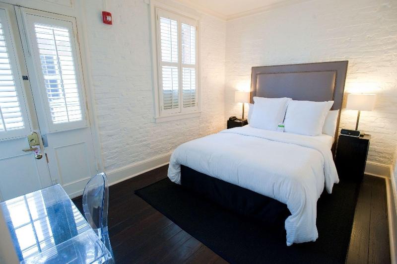 Hotel Royal image