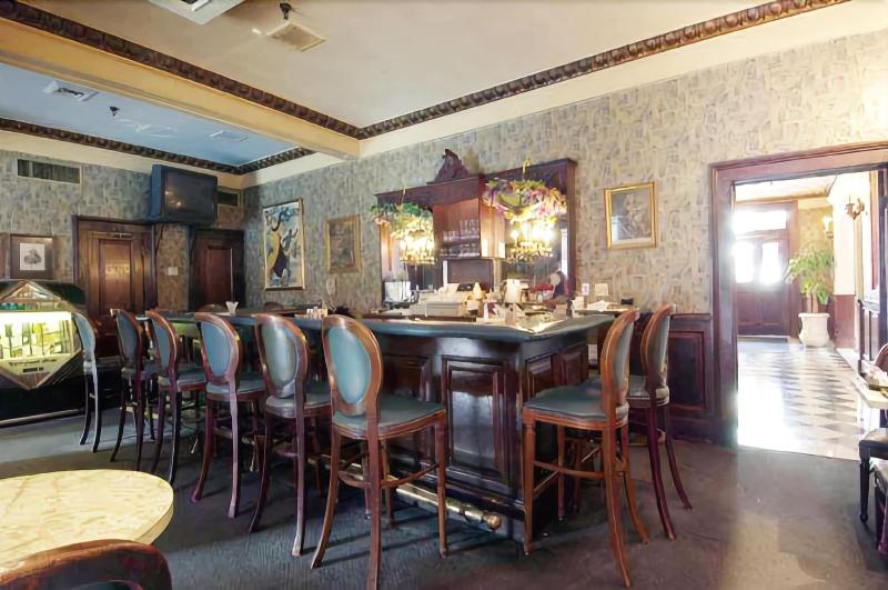 Le Richelieu In The French Quarter image