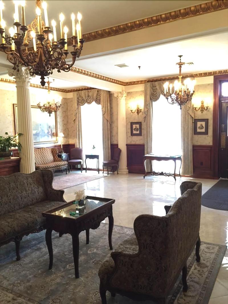 Le Richelieu In The French Quarter image