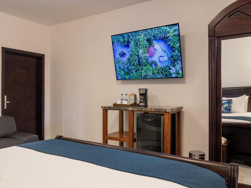 Paradise Hot Springs Thermal Resort image