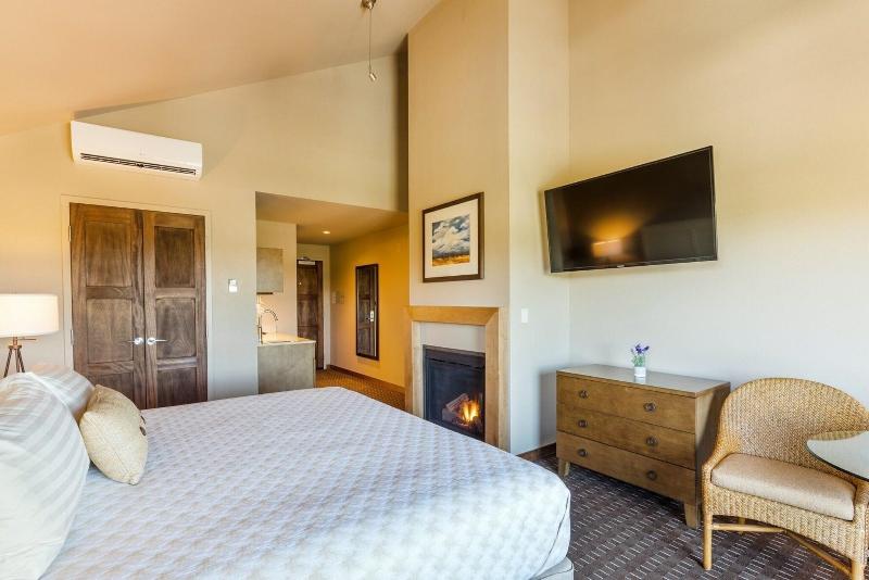 The Lodge At Columbia Point image
