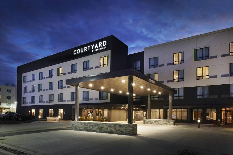 Courtyard By Marriott Jackson image