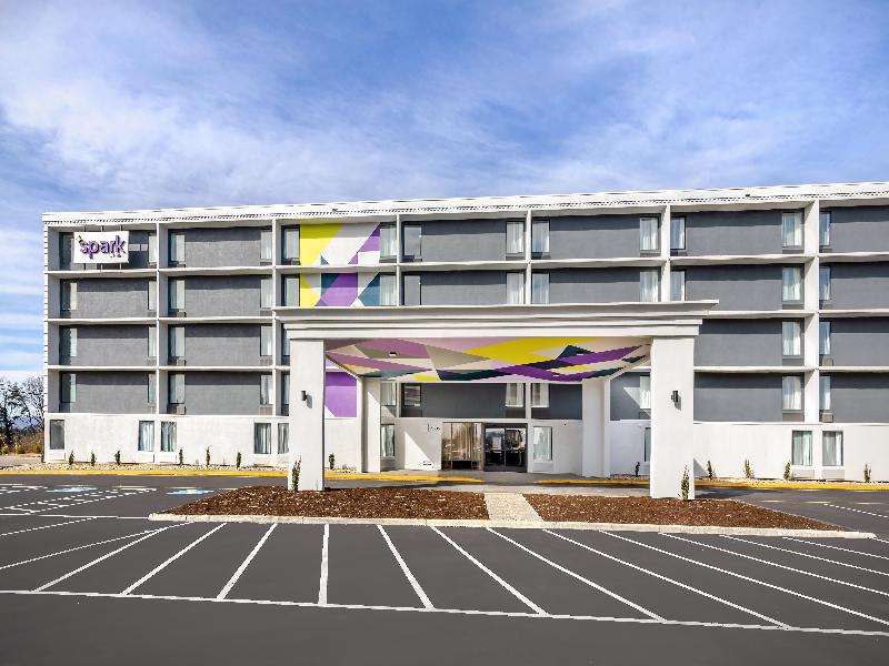 Spark by Hilton Roanoke Airport — exterior view