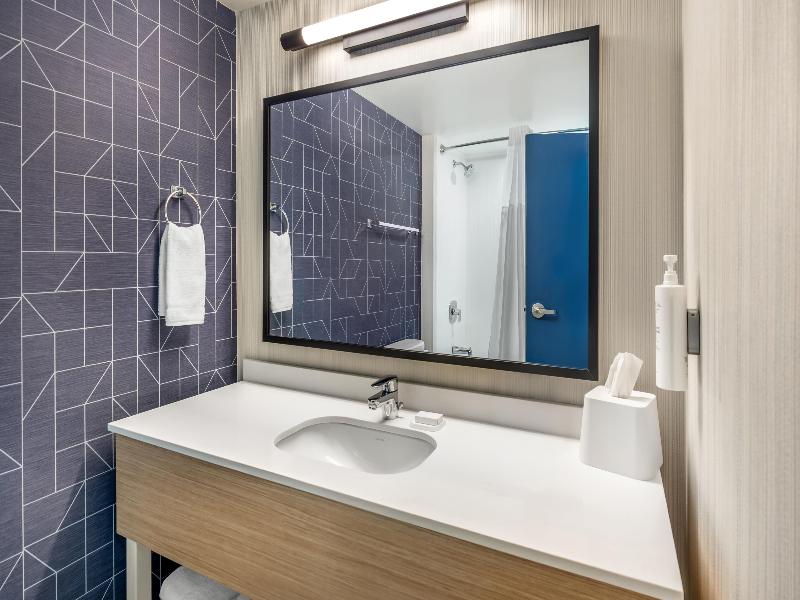 Spark by Hilton Roanoke Airport image