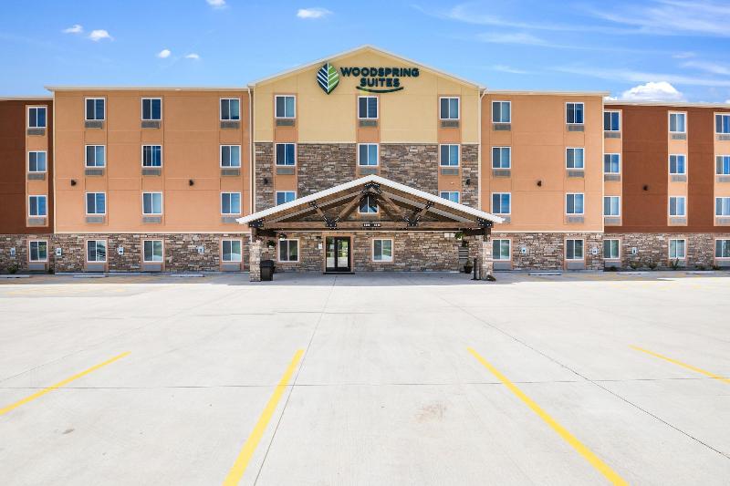 Woodspring Suites Davenport Quad Cities image